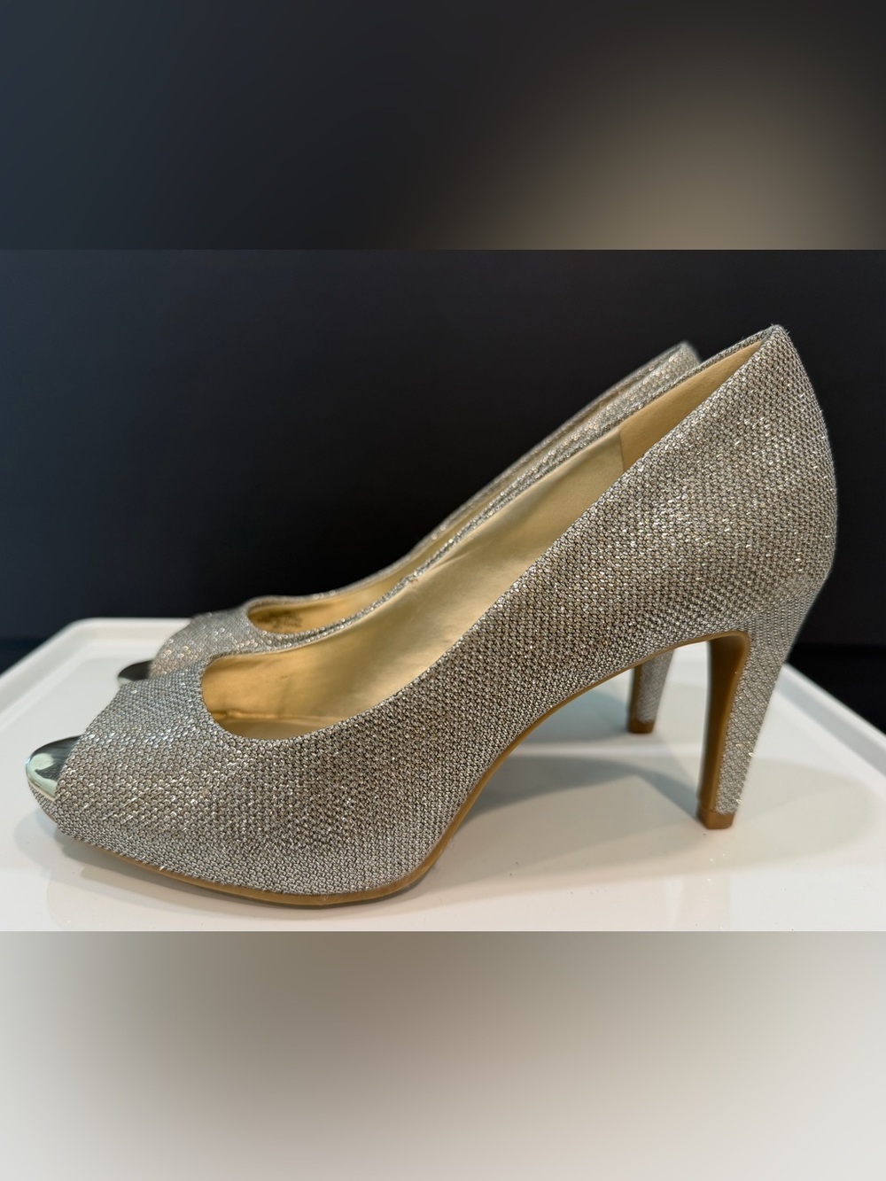 Bandolino Silver Glitter Peep-Toe Heels size 7